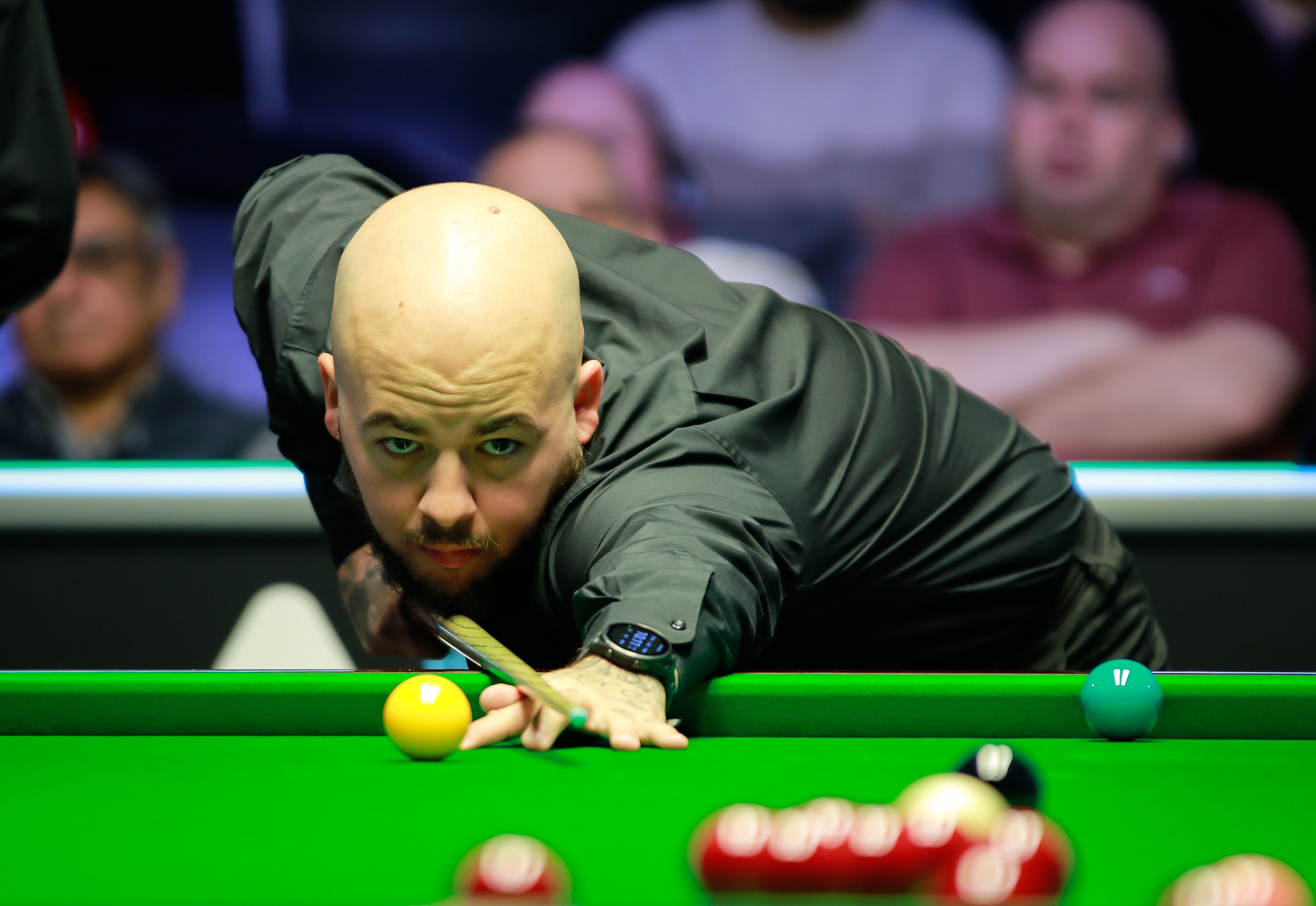 切断了他与 切断了他与