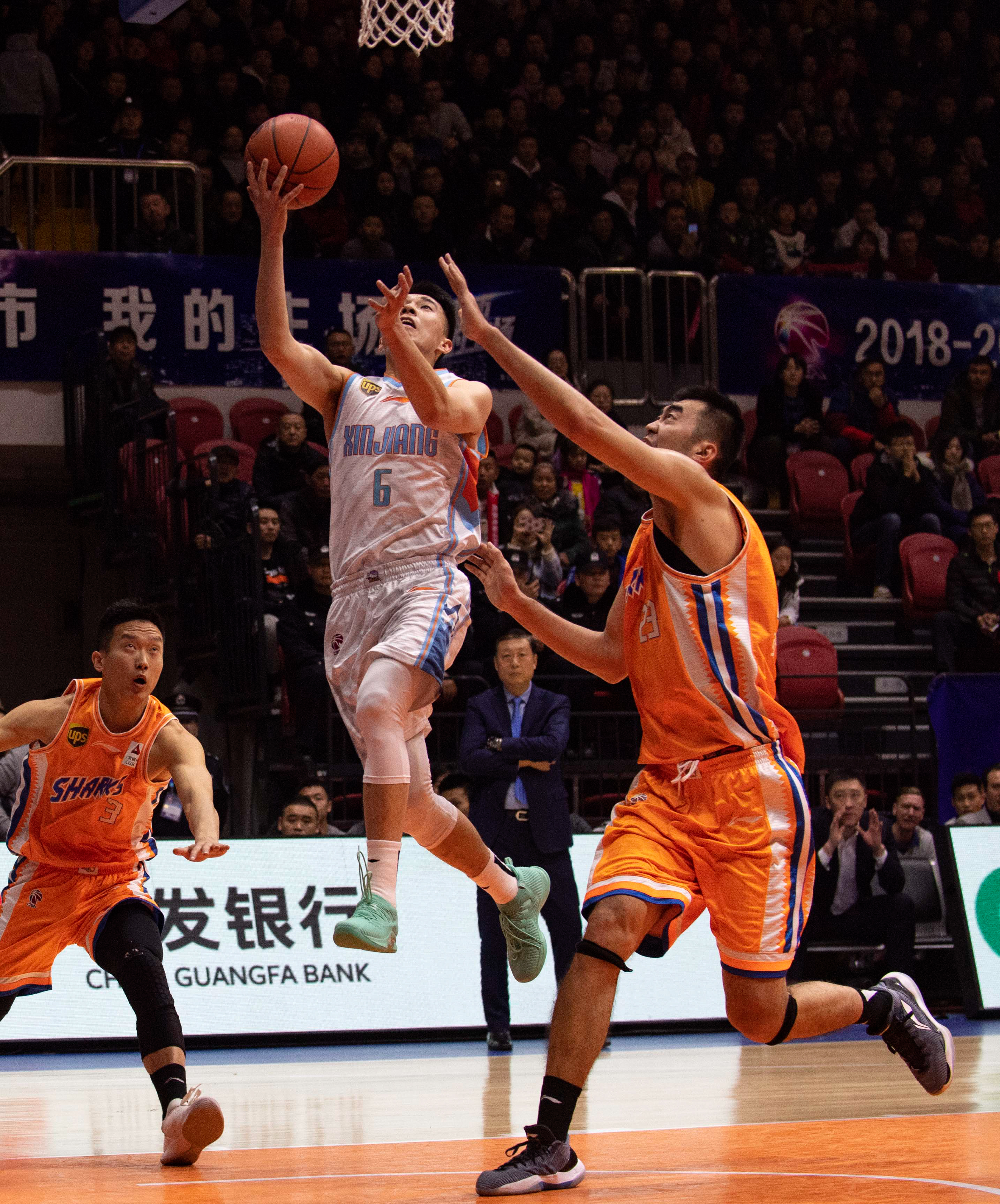 涅斯在争抢 涅斯在争抢